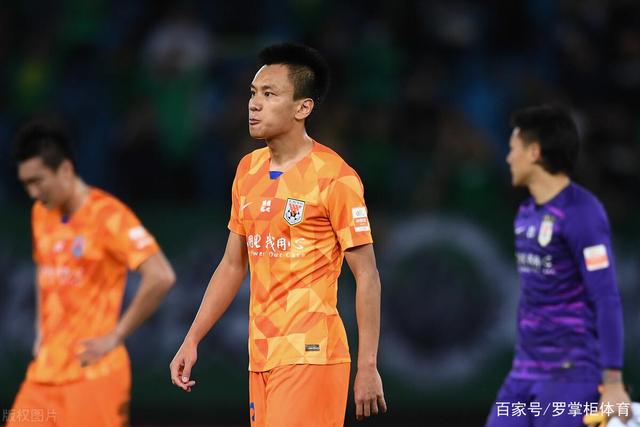 法尔14分14板7帽布莱克尼30分 肯帝亚不敌新疆